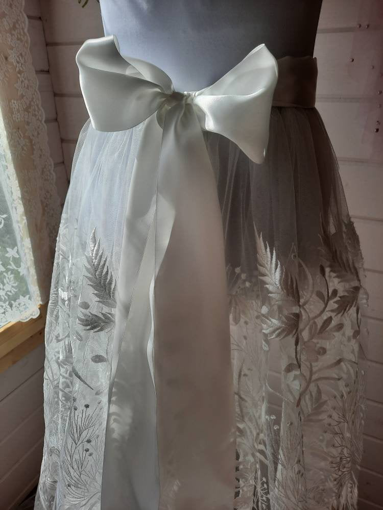 Floral bridal overskirt in off-white. Embroidered tulle with trailing flowers and leaves, perfect for a winter wedding.