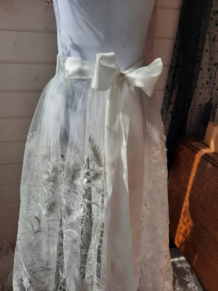 Floral bridal overskirt in off-white. Embroidered tulle with trailing flowers and leaves, perfect for a winter wedding.