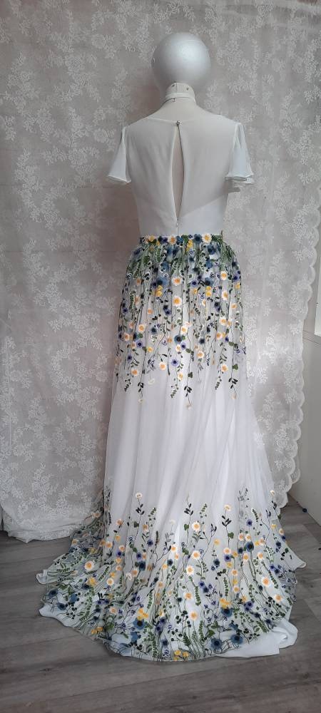 Detachable floral wedding train / Daisy flowers bridalwear / Wildflower wedding skirt / Something blue floral bridal train