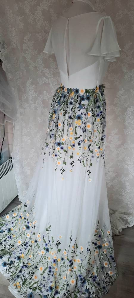 Detachable floral wedding train / Daisy flowers bridalwear / Wildflower wedding skirt / Something blue floral bridal train