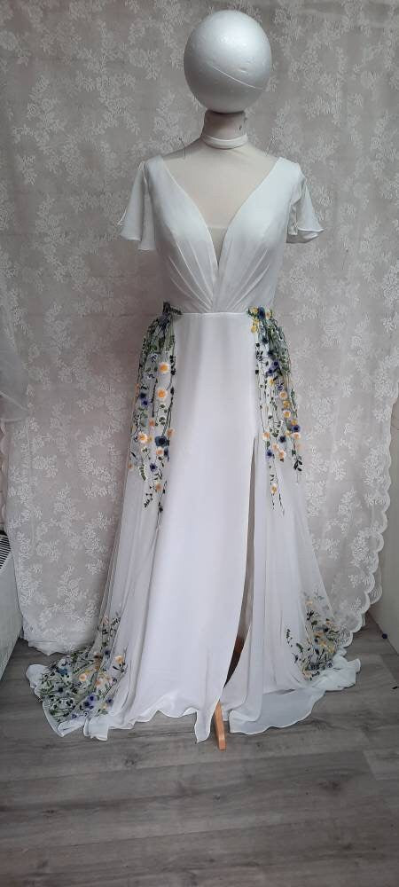 Detachable floral wedding train / Daisy flowers bridalwear / Wildflower wedding skirt / Something blue floral bridal train