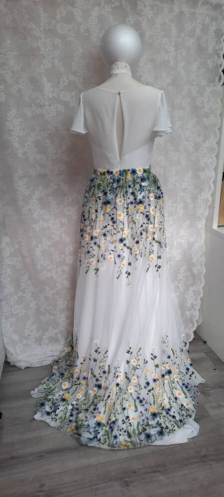 Detachable floral wedding train / Daisy flowers bridalwear / Wildflower wedding skirt / Something blue floral bridal train