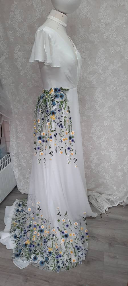 Detachable floral wedding train / Daisy flowers bridalwear / Wildflower wedding skirt / Something blue floral bridal train