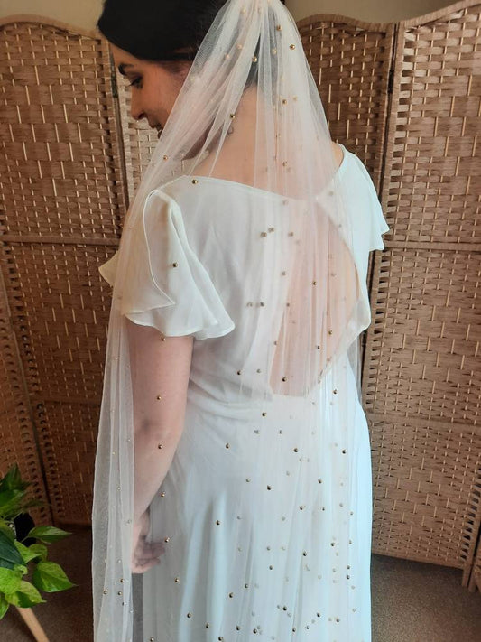 Soft blush & golden pearl veil. Veil with pearls. Classic veil with a twist. 200cm