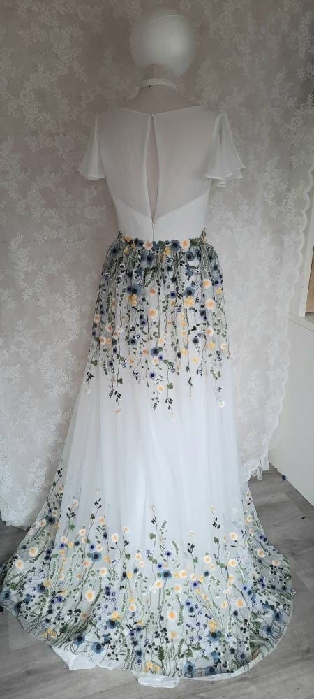 Detachable floral wedding train / Daisy flowers bridalwear / Wildflower wedding skirt / Something blue floral bridal train